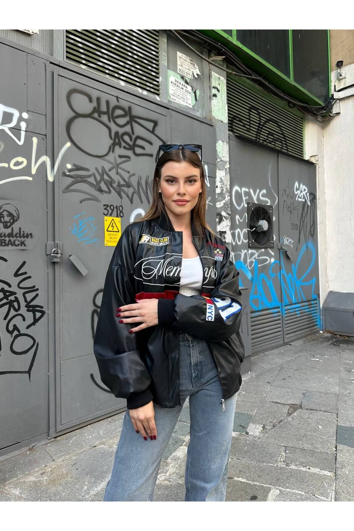 Unisex Deri Oversize Baskılı Motorcu Ceketi Unisex Deri Oversize Baskılı Motorcu Ceketi