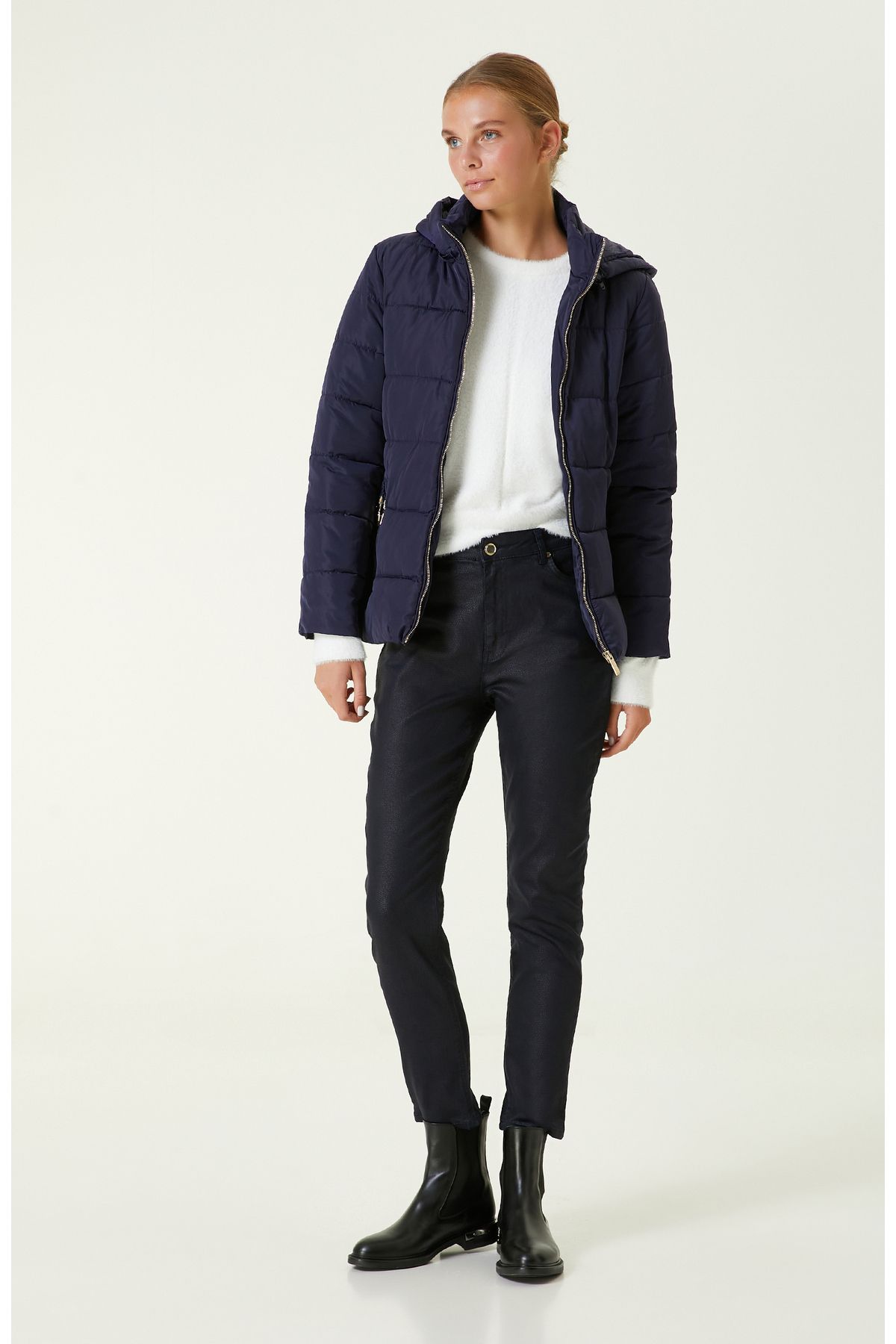 Lacivert Kapitoneli Mont Lacivert Kapitoneli Mont