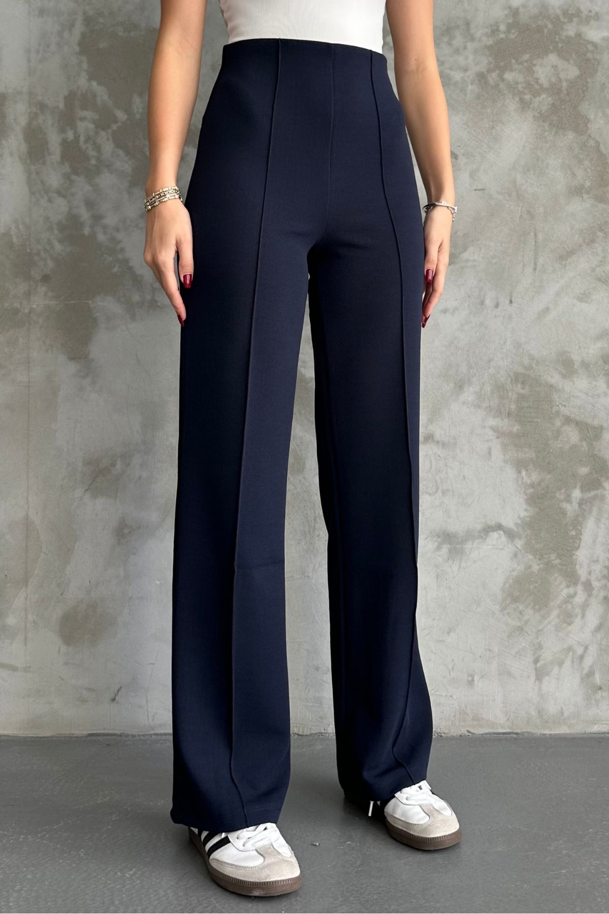 Yeni Sezon Kadın Likralı Beli Lastikli Bol Paça Palazzo Lacivert Pantolon Yeni Sezon Kadın Likralı Beli Lastikli Bol Paça Palazzo Lacivert Pantolon