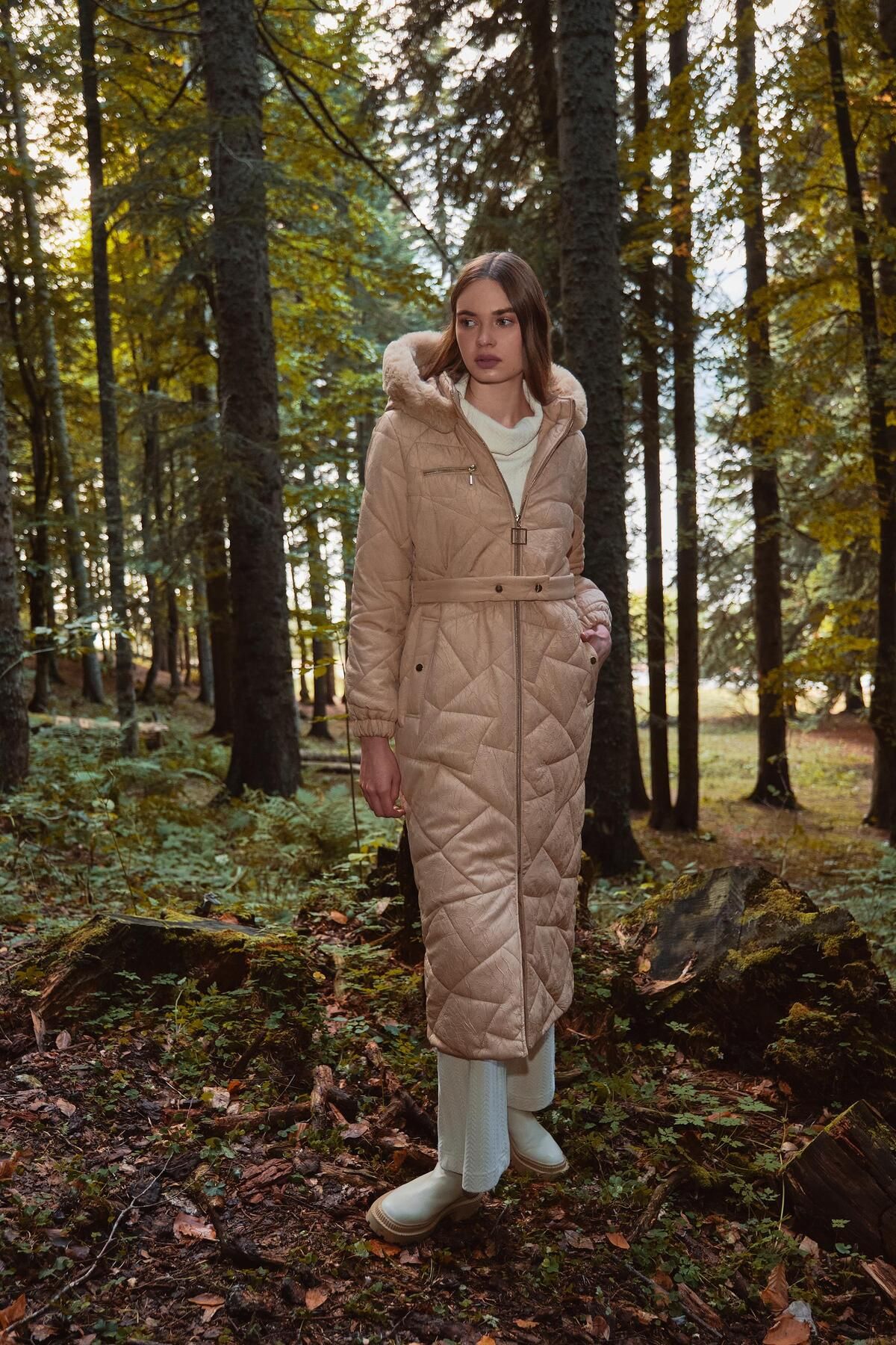 Kürk Detaylı Kapüşonlu Uzun Bej Mont 13504 Kürk Detaylı Kapüşonlu Uzun Bej Mont 13504