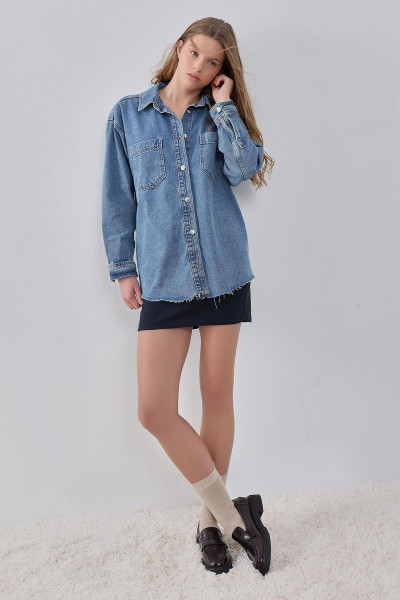 Mavi Oversize Metal Düğmeli Denim Gömlek Ceket Mavi Oversize Metal Düğmeli Denim Gömlek Ceket