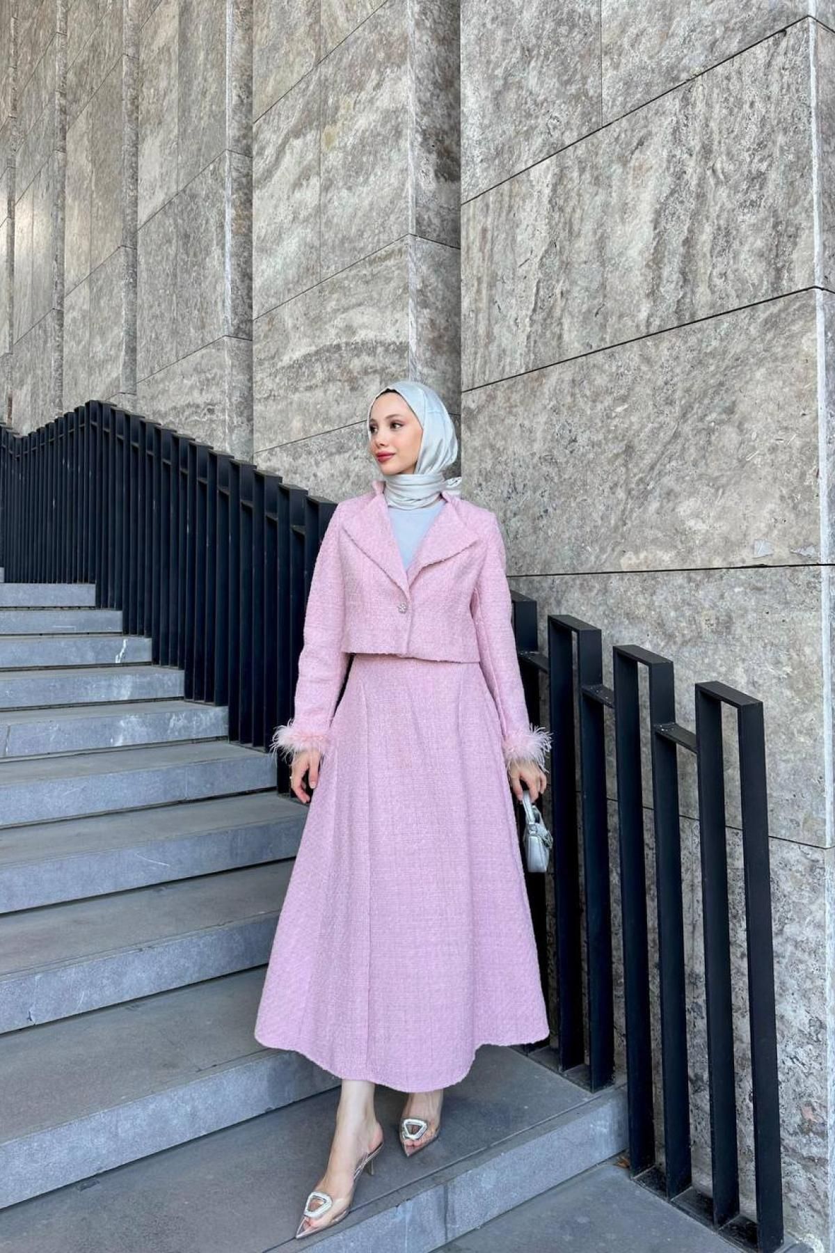 Kadın Tüvit Kumaş Şık Ceket Ve Etek Takım Pudra Kadın Tüvit Kumaş Şık Ceket Ve Etek Takım Pudra