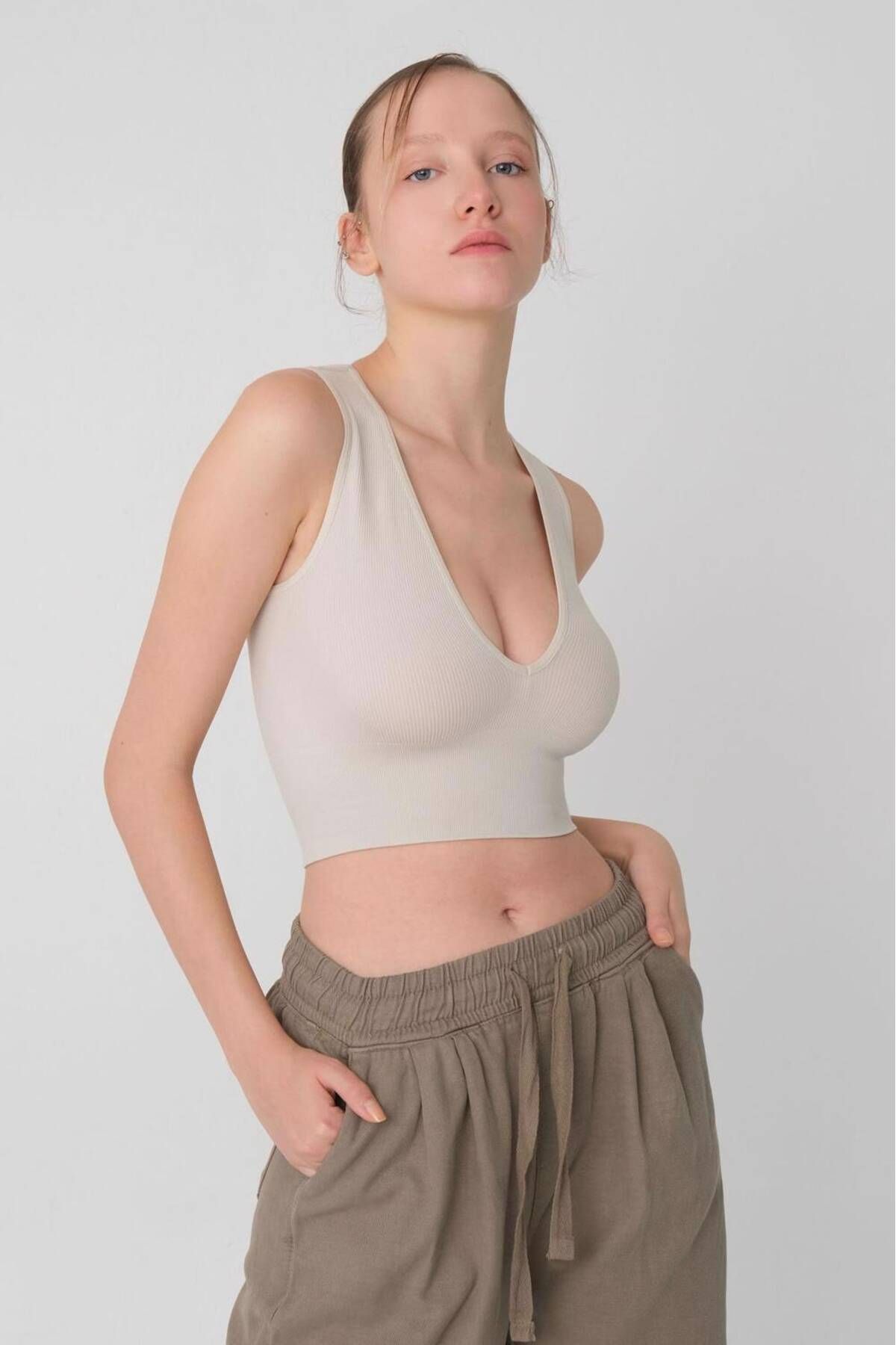V Yaka Kalın Askılı Seamless Crop A0131-dk8 V Yaka Kalın Askılı Seamless Crop A0131-dk8