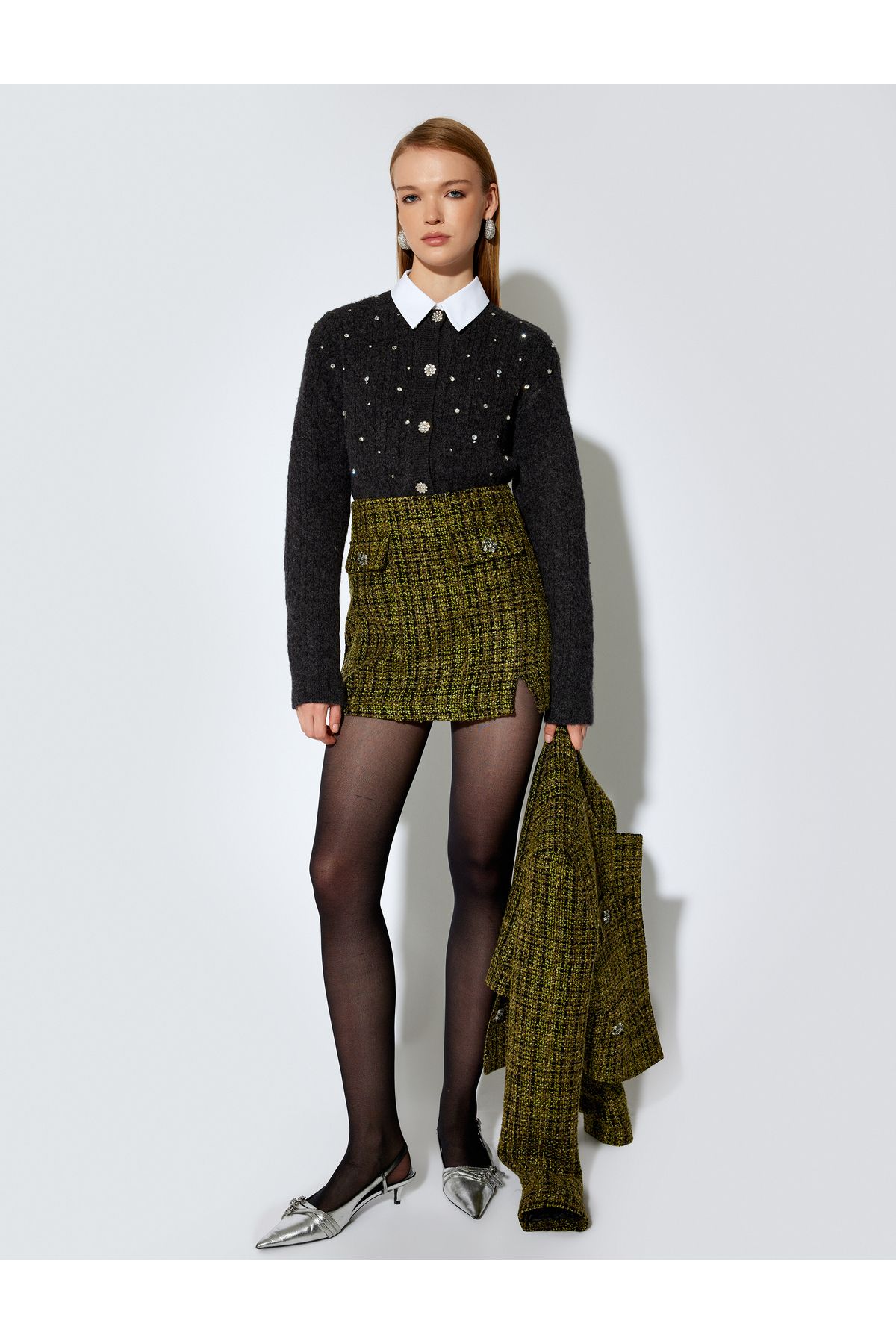 X Melis Ağazat - Kapaklı Cepli Yırtmaç Detaylı Slim Fit Mini Tüvit Etek X Melis Ağazat - Kapaklı Cepli Yırtmaç Detaylı Slim Fit Mini Tüvit Etek