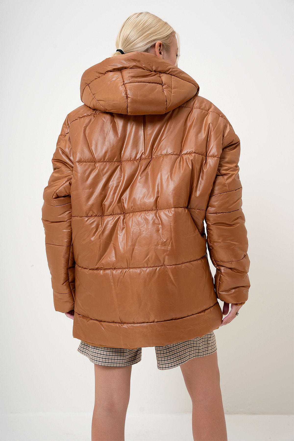 Kadın Taba Kapüşonlu Fleto Cepli Puffer Fashion Oversize Şişme Mont PRM1107 Kadın Taba Kapüşonlu Fleto Cepli Puffer Fashion Oversize Şişme Mont PRM1107