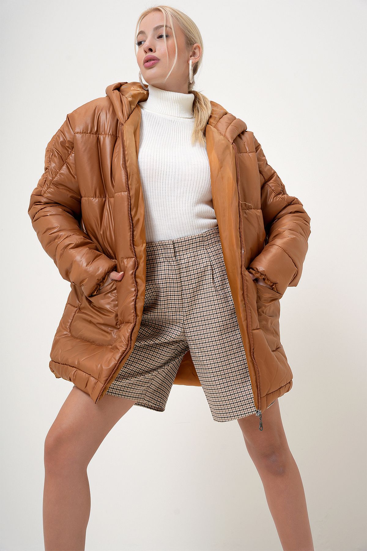 Kadın Taba Kapüşonlu Fleto Cepli Puffer Fashion Oversize Şişme Mont PRM1107 Kadın Taba Kapüşonlu Fleto Cepli Puffer Fashion Oversize Şişme Mont PRM1107
