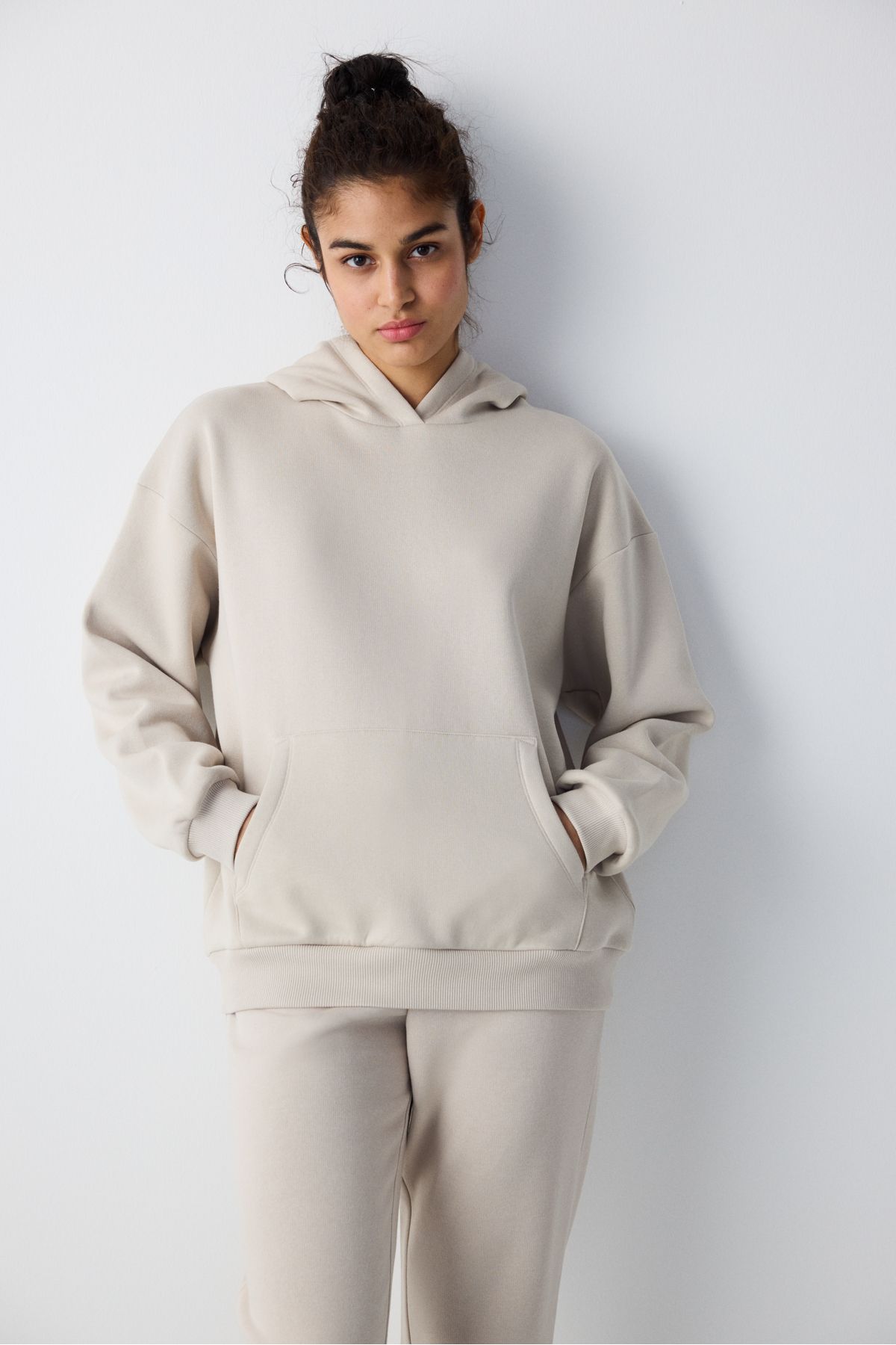 Taş Kapüşonlu Oversize Şardonlu Sweatshirt