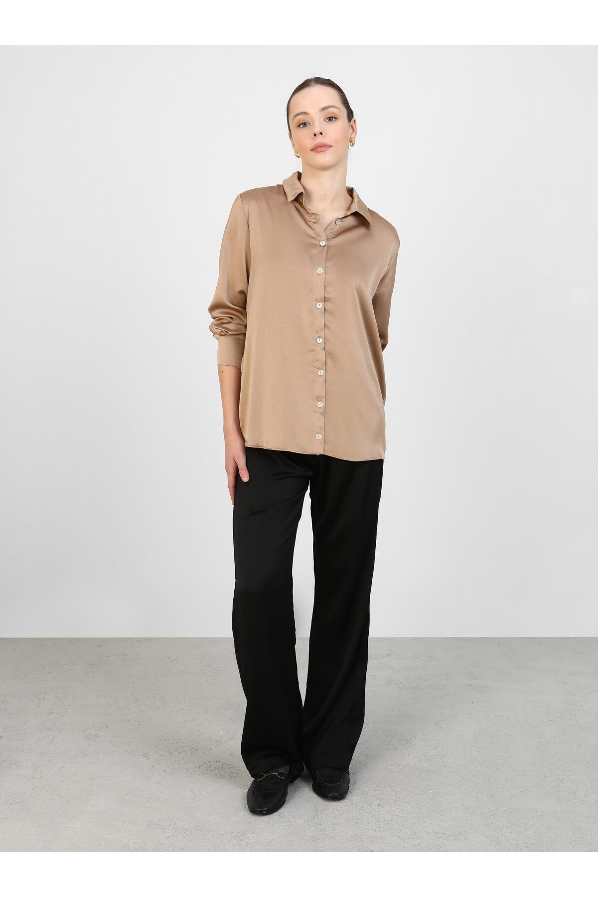 Sedef Düğme Detaylı Saten Tunik - Natural - Refka Sedef Düğme Detaylı Saten Tunik - Natural - Refka