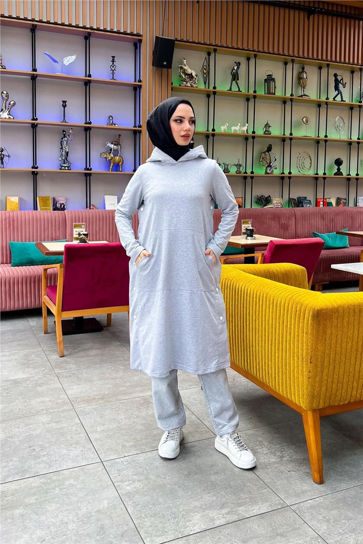 Kapşonlu Yandat Çıtçıtlı Sade Basic Uzun Tunik ve Pantolon İkili Spor Takım - 03071 - Gri Kapşonlu Yandat Çıtçıtlı Sade Basic Uzun Tunik ve Pantolon İkili Spor Takım - 03071 - Gri