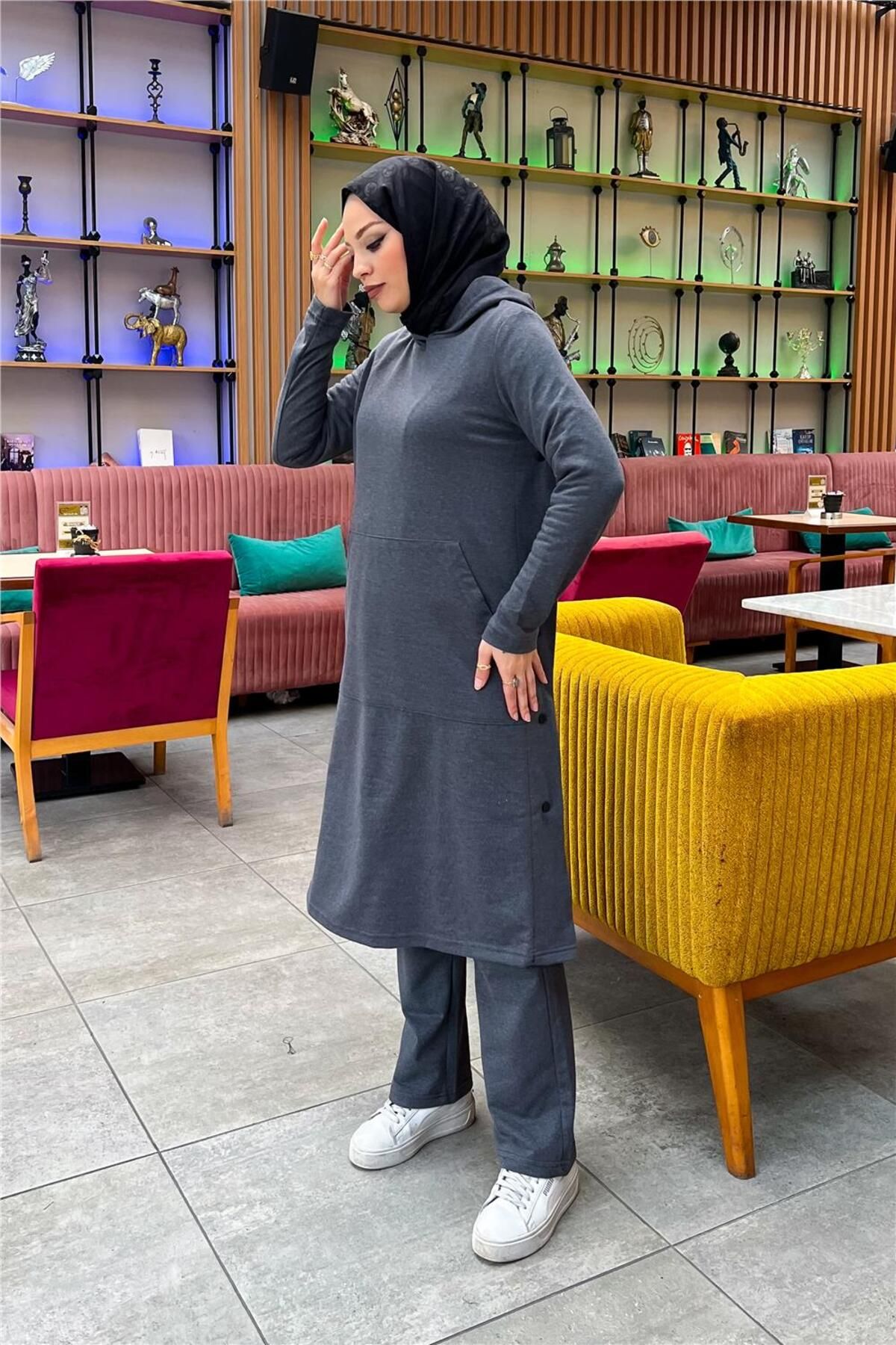 Kapşonlu Yandat Çıtçıtlı Sade Basic Uzun Tunik ve Pantolon İkili Spor Takım - 03071 - Antrasit Kapşonlu Yandat Çıtçıtlı Sade Basic Uzun Tunik ve Pantolon İkili Spor Takım - 03071 - Antrasit