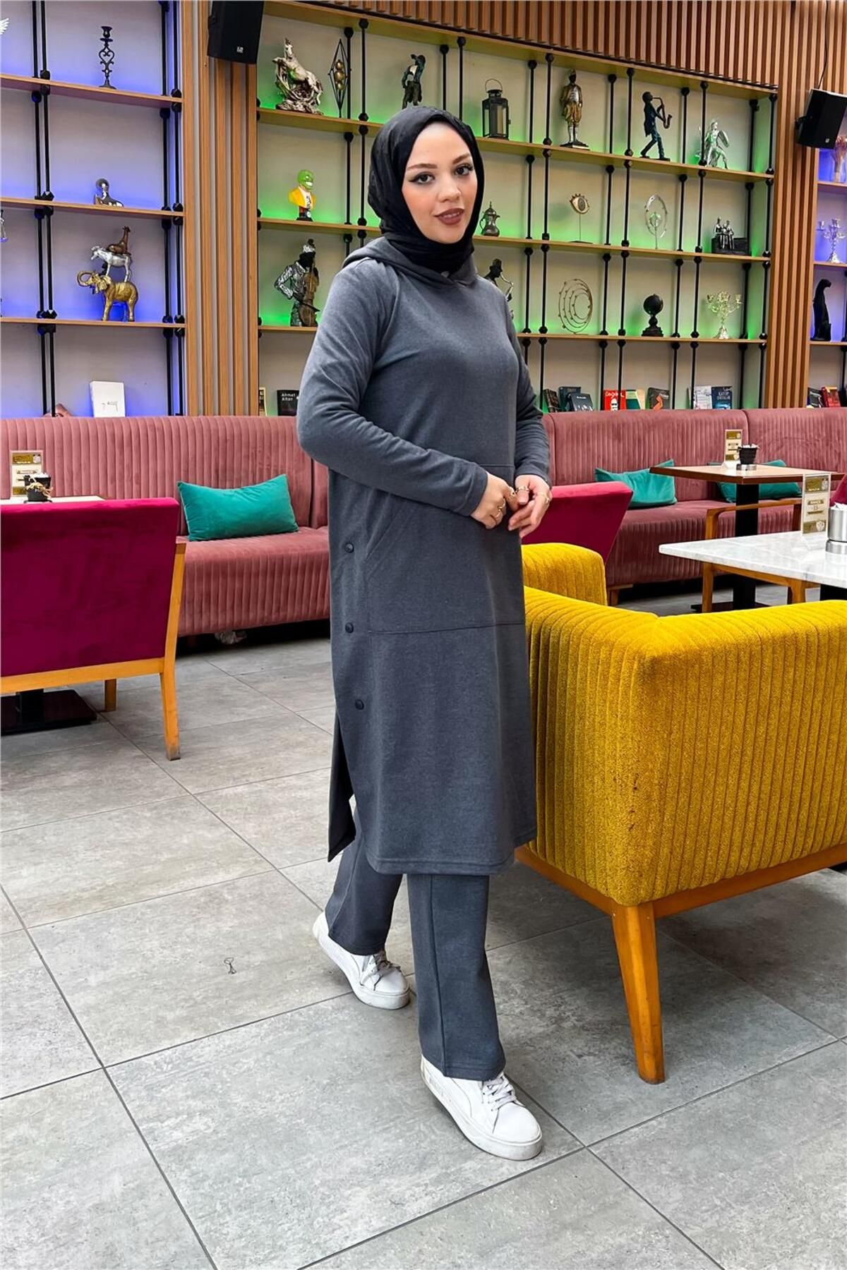 Kapşonlu Yandat Çıtçıtlı Sade Basic Uzun Tunik ve Pantolon İkili Spor Takım - 03071 - Antrasit Kapşonlu Yandat Çıtçıtlı Sade Basic Uzun Tunik ve Pantolon İkili Spor Takım - 03071 - Antrasit