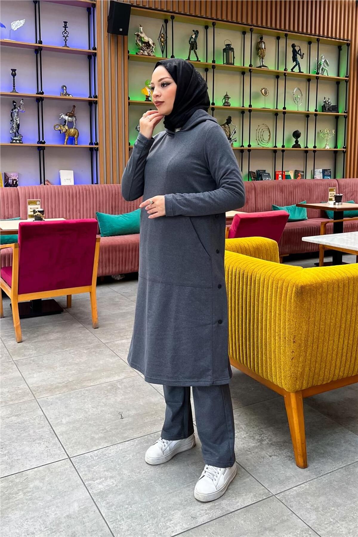 Kapşonlu Yandat Çıtçıtlı Sade Basic Uzun Tunik ve Pantolon İkili Spor Takım - 03071 - Antrasit Kapşonlu Yandat Çıtçıtlı Sade Basic Uzun Tunik ve Pantolon İkili Spor Takım - 03071 - Antrasit