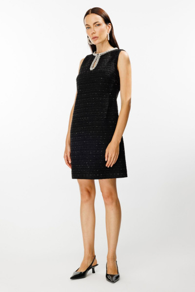 Yakası Boncuklu Taşlı Midi Boy Elbise Yakası Boncuklu Taşlı Midi Boy Elbise