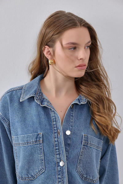 Mavi Oversize Metal Düğmeli Denim Gömlek Ceket Mavi Oversize Metal Düğmeli Denim Gömlek Ceket