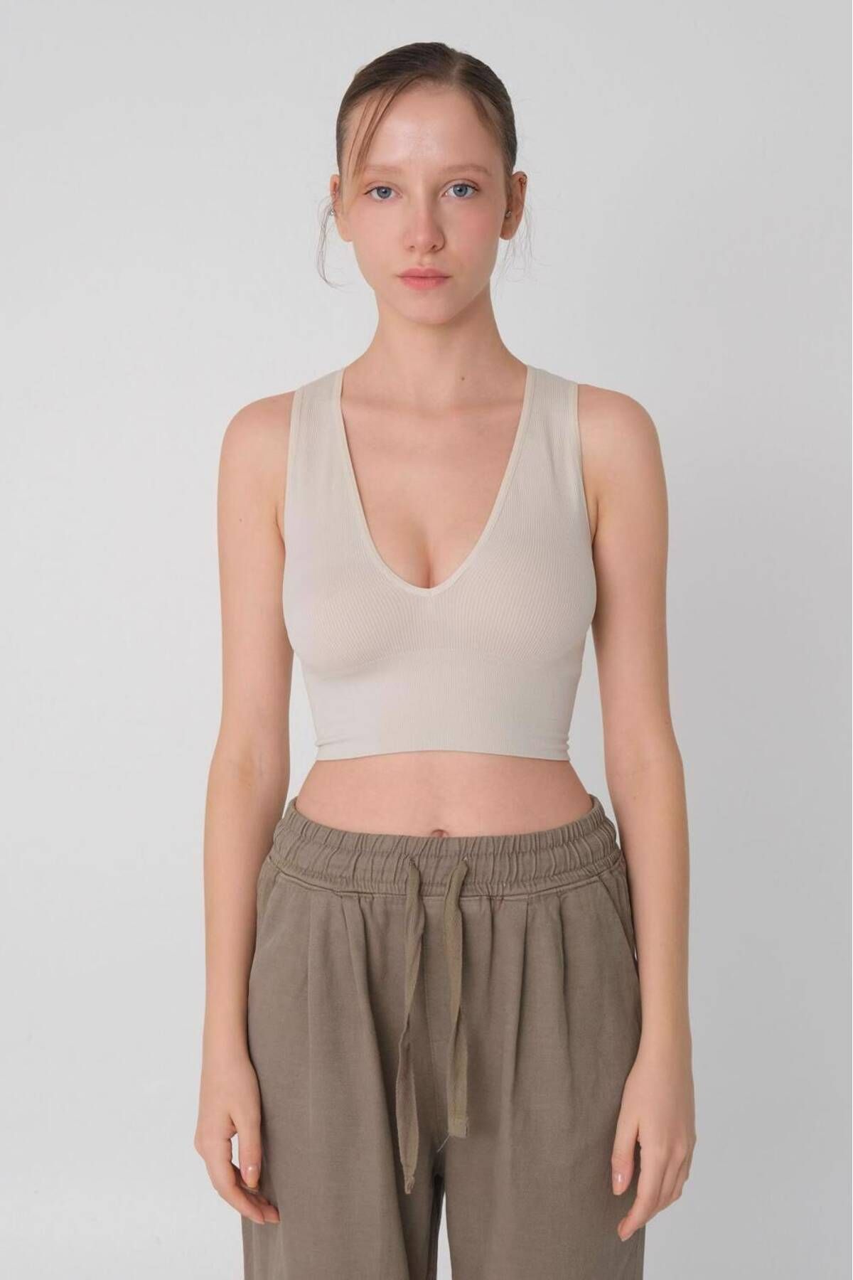V Yaka Kalın Askılı Seamless Crop A0131-dk8 V Yaka Kalın Askılı Seamless Crop A0131-dk8