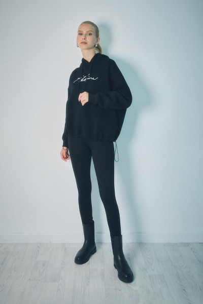 Yazı Nakışlı Beli Lastikli Kapüşonlu Sweatshirt Yazı Nakışlı Beli Lastikli Kapüşonlu Sweatshirt