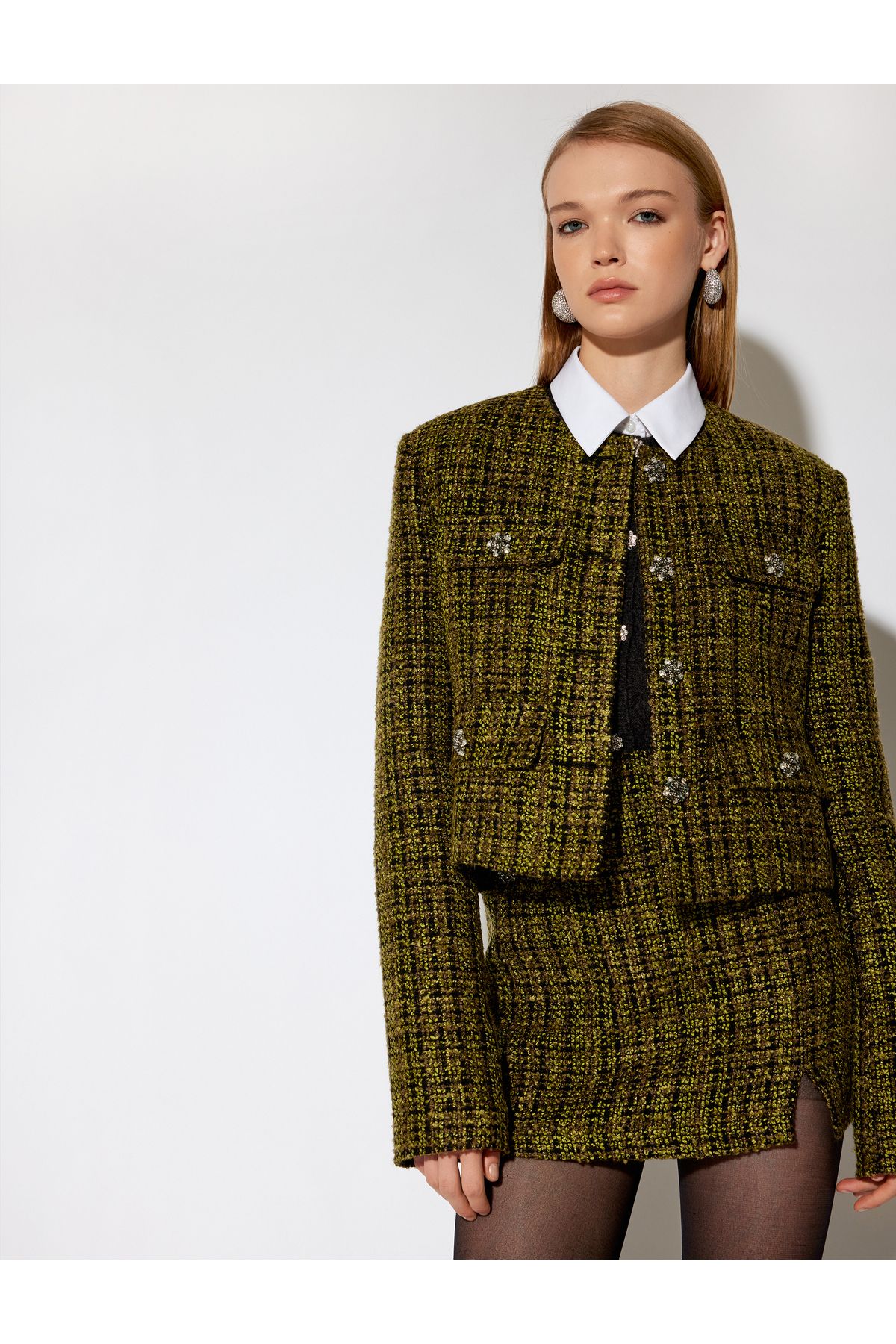 X Melis Ağazat - Kapaklı Cepli Yırtmaç Detaylı Slim Fit Mini Tüvit Etek X Melis Ağazat - Kapaklı Cepli Yırtmaç Detaylı Slim Fit Mini Tüvit Etek