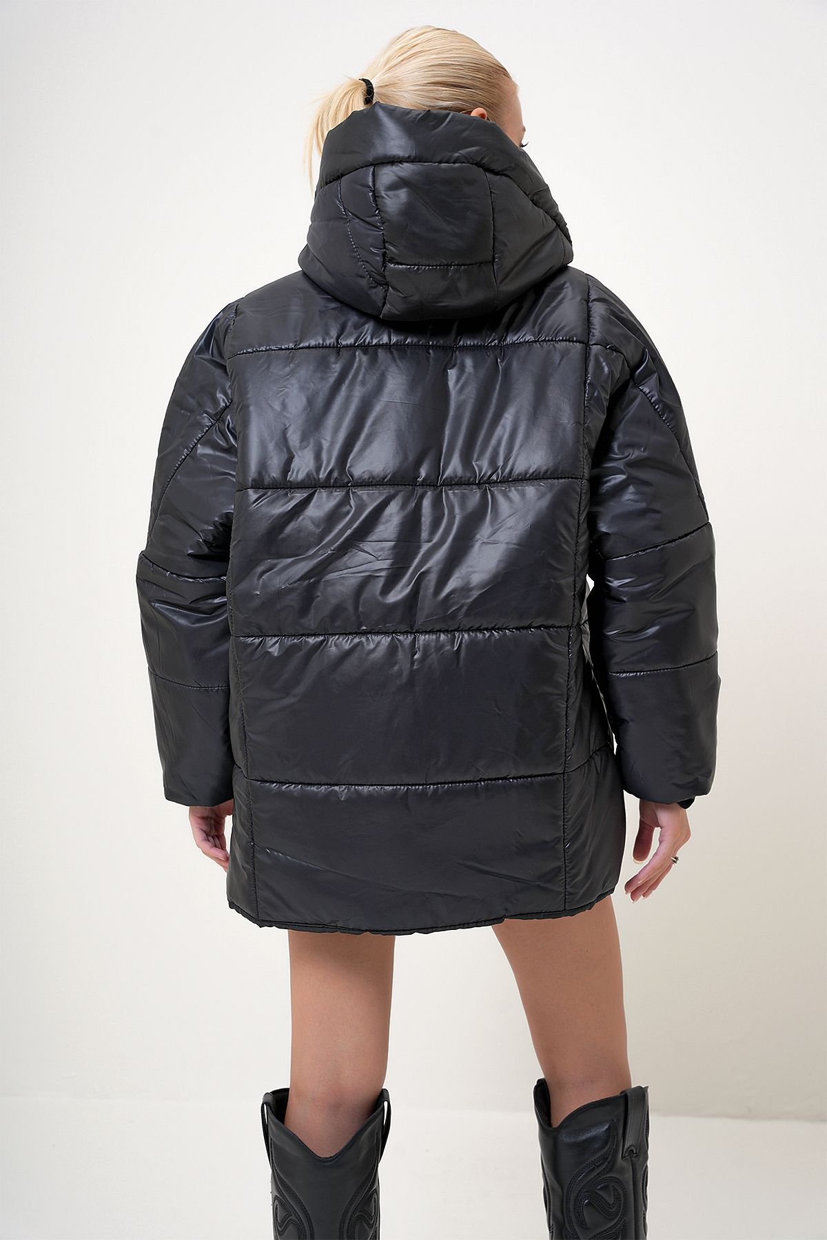 Kadın Siyah Kapüşonlu Fleto Cepli Puffer Fashion Oversize Şişme Mont PRM1107 Kadın Siyah Kapüşonlu Fleto Cepli Puffer Fashion Oversize Şişme Mont PRM1107