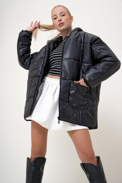 Kadın Siyah Kapüşonlu Fleto Cepli Puffer Fashion Oversize Şişme Mont PRM1107 Kadın Siyah Kapüşonlu Fleto Cepli Puffer Fashion Oversize Şişme Mont PRM1107