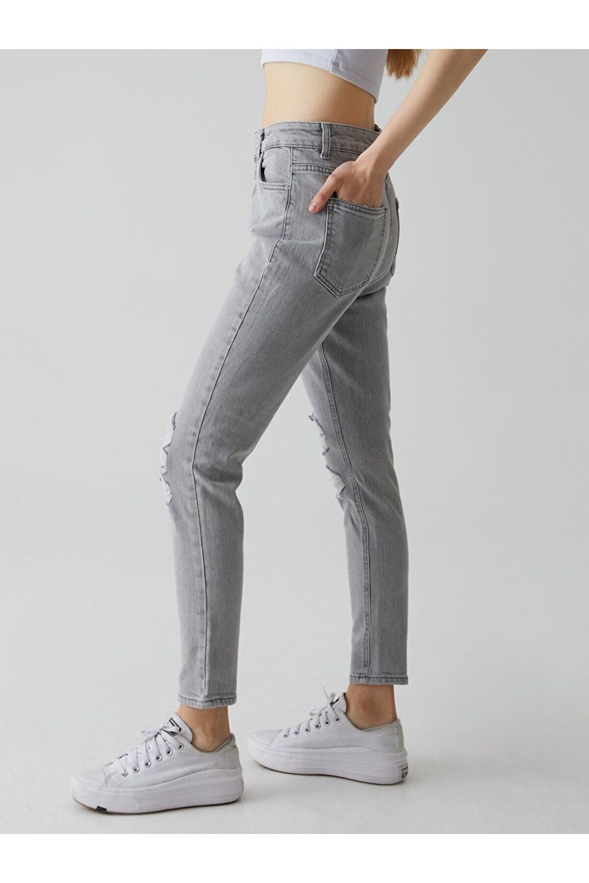 Lavına Yüksek Bel Yırtıklı Mom Jean Pantolon Lavına Yüksek Bel Yırtıklı Mom Jean Pantolon