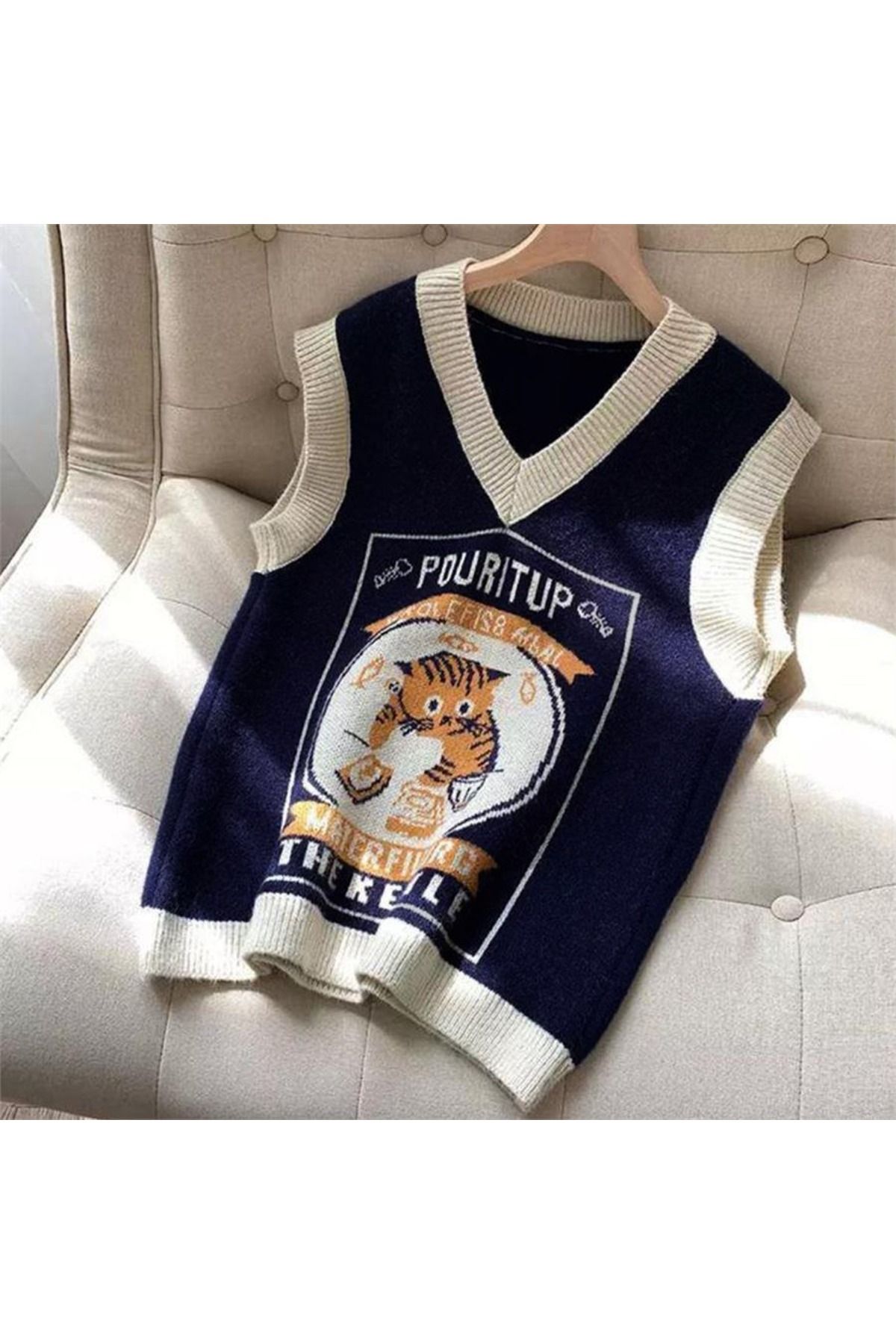Oldschool College Pouritup Oversize V Yaka Süveter Oldschool College Pouritup Oversize V Yaka Süveter