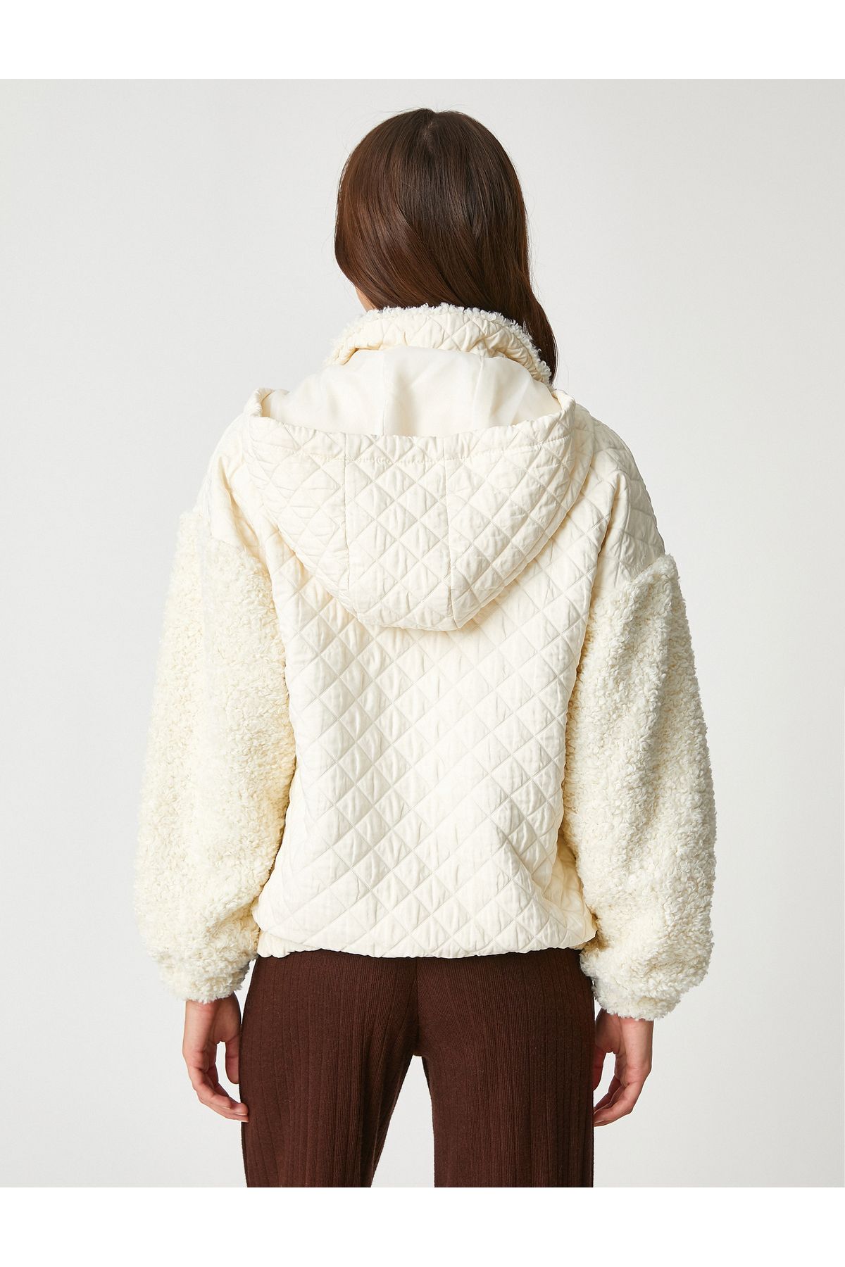 X Şahika Ercümen - Peluş Detaylı Cepli Kapitone Kapüşonlu Sweatshirt X Şahika Ercümen - Peluş Detaylı Cepli Kapitone Kapüşonlu Sweatshirt