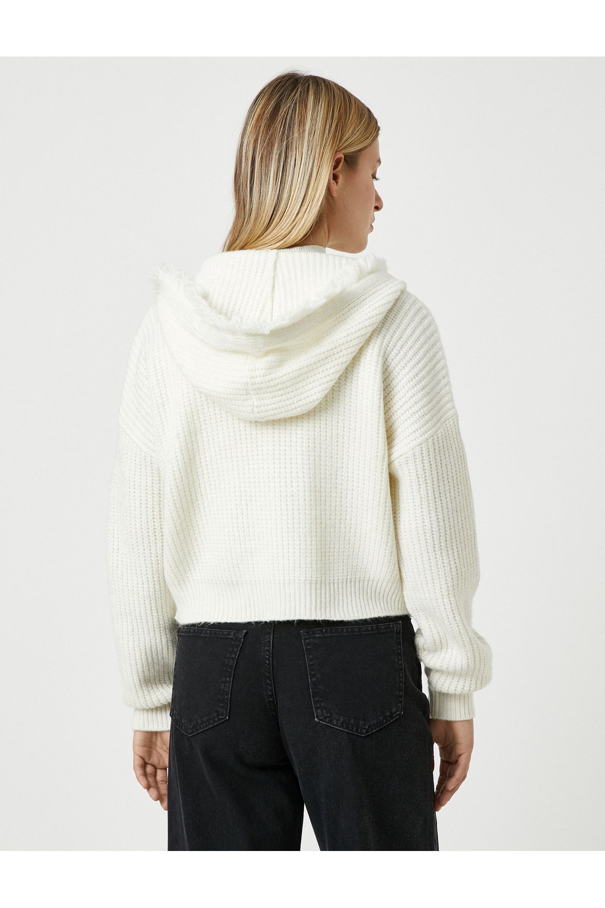 X Şahika Ercümen - Kapüşonlu Oversize Örgü Kazak X Şahika Ercümen - Kapüşonlu Oversize Örgü Kazak