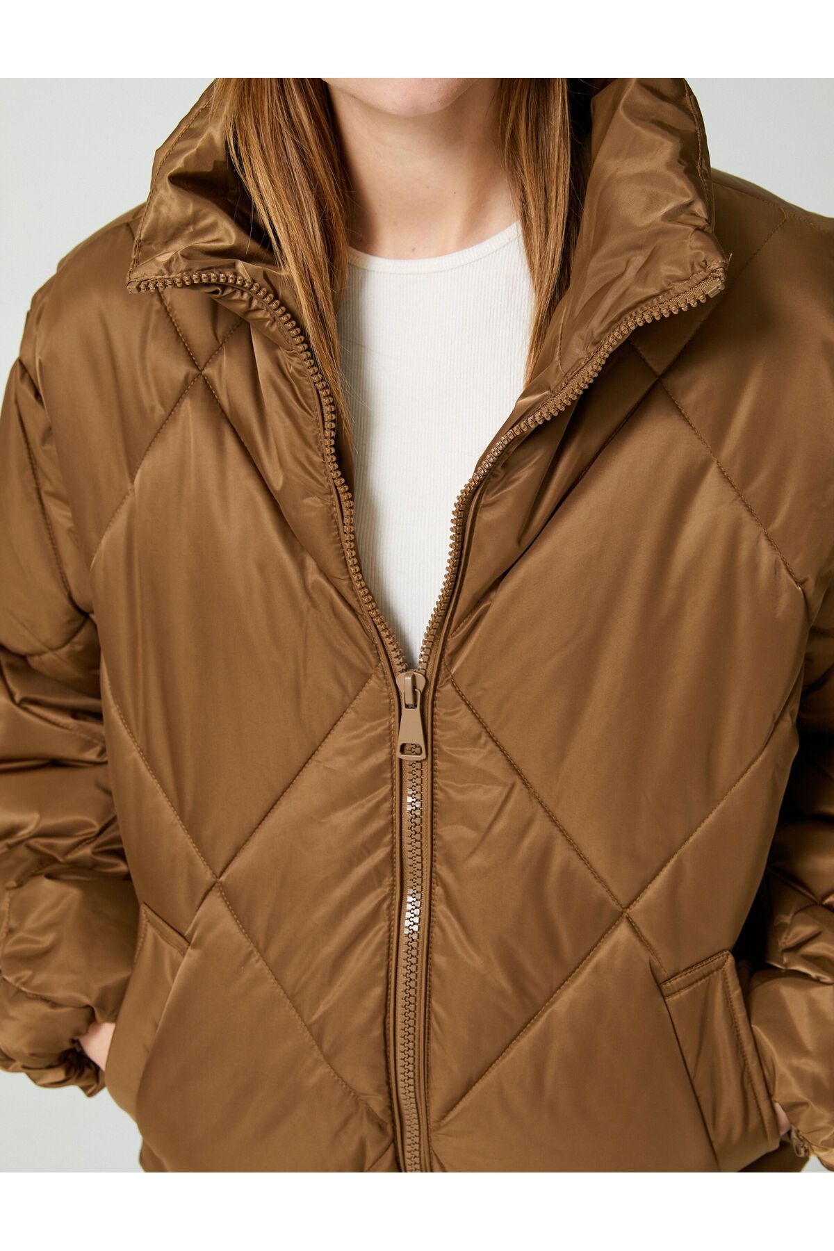 Kapitone Şişme Mont Dik Yaka Fermuarlı Cepli Kapitone Şişme Mont Dik Yaka Fermuarlı Cepli