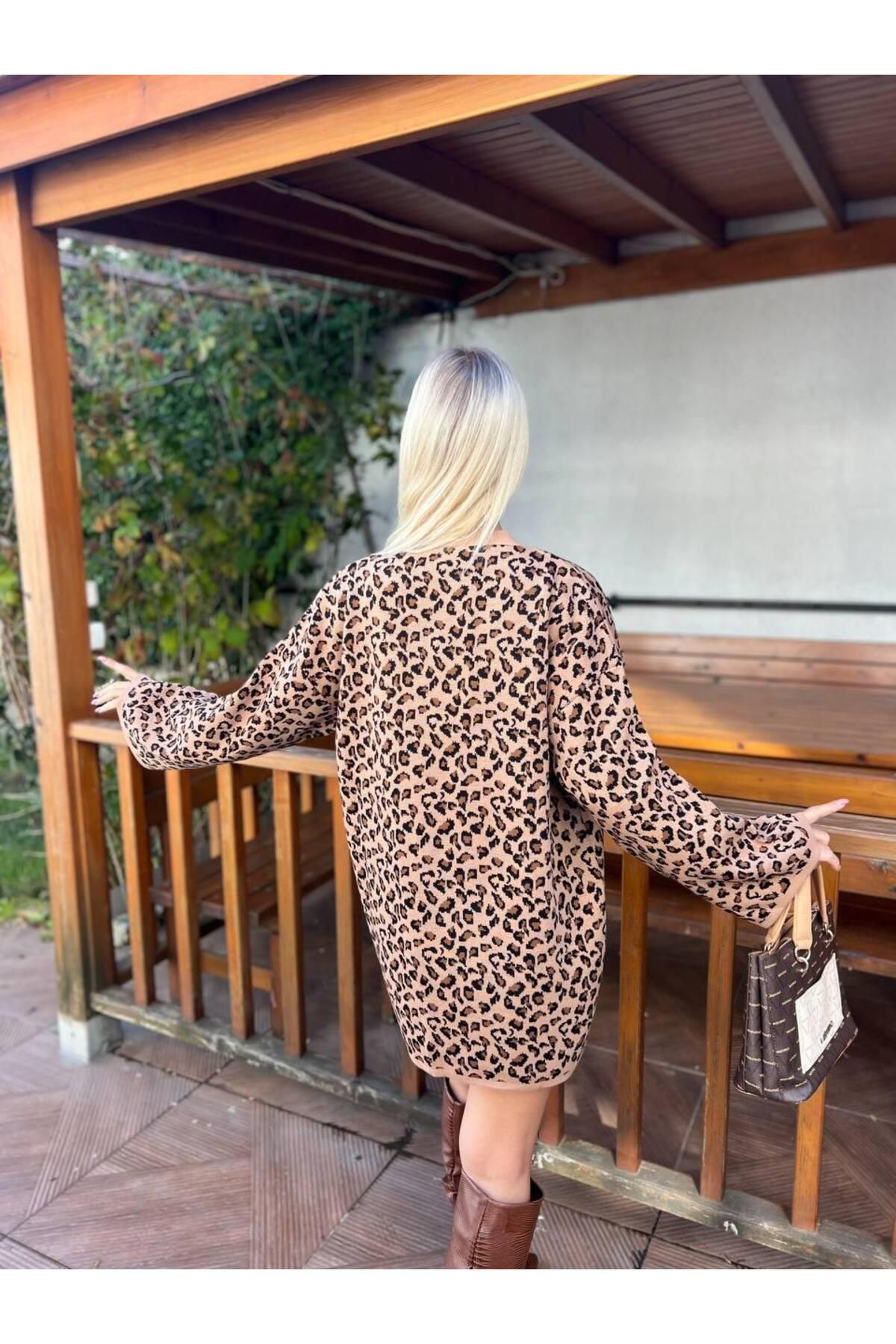 Leopar Desenli Triko Hırka Leopar Desenli Triko Hırka