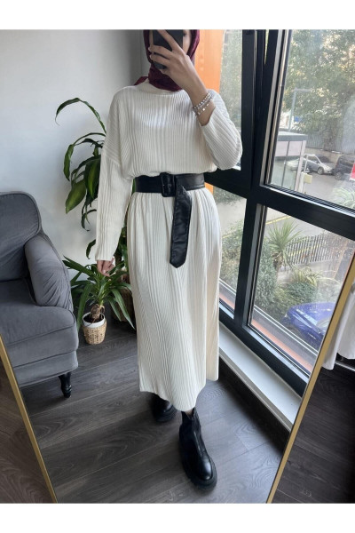 Oversize Bol Kesim Yarım Balıkçı Yaka Fitilli Triko Tesettür Elbise 38-44 Beden Arası Oversize Bol Kesim Yarım Balıkçı Yaka Fitilli Triko Tesettür Elbise 38-44 Beden Arası