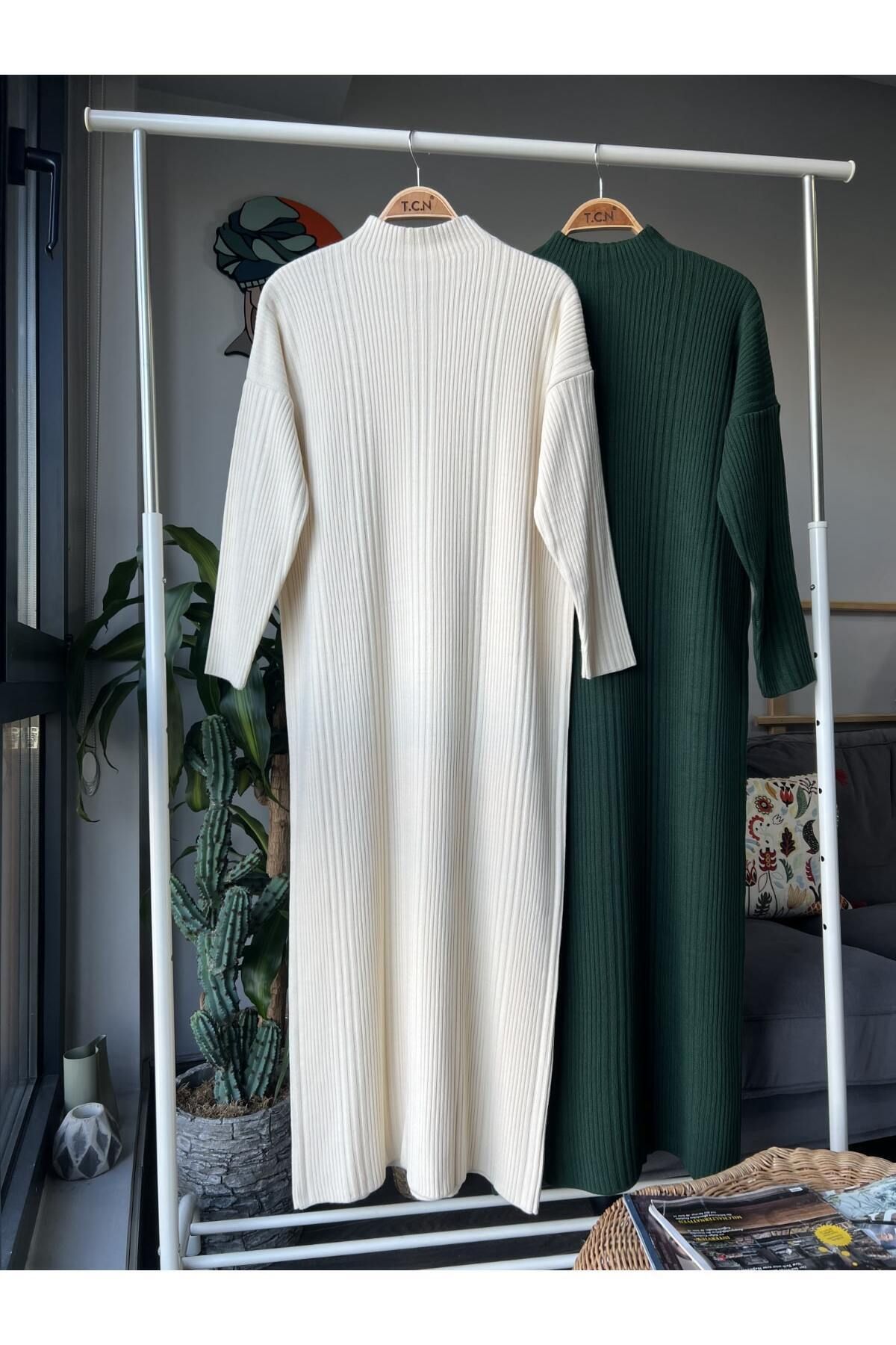 Oversize Bol Kesim Yarım Balıkçı Yaka Fitilli Triko Tesettür Elbise 38-44 Beden Arası Oversize Bol Kesim Yarım Balıkçı Yaka Fitilli Triko Tesettür Elbise 38-44 Beden Arası