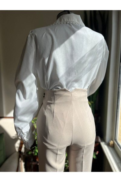 Vintage Esintili Güpürlü Bebe Yakalı Düğme Detaylı Gömlek Vintage Esintili Güpürlü Bebe Yakalı Düğme Detaylı Gömlek
