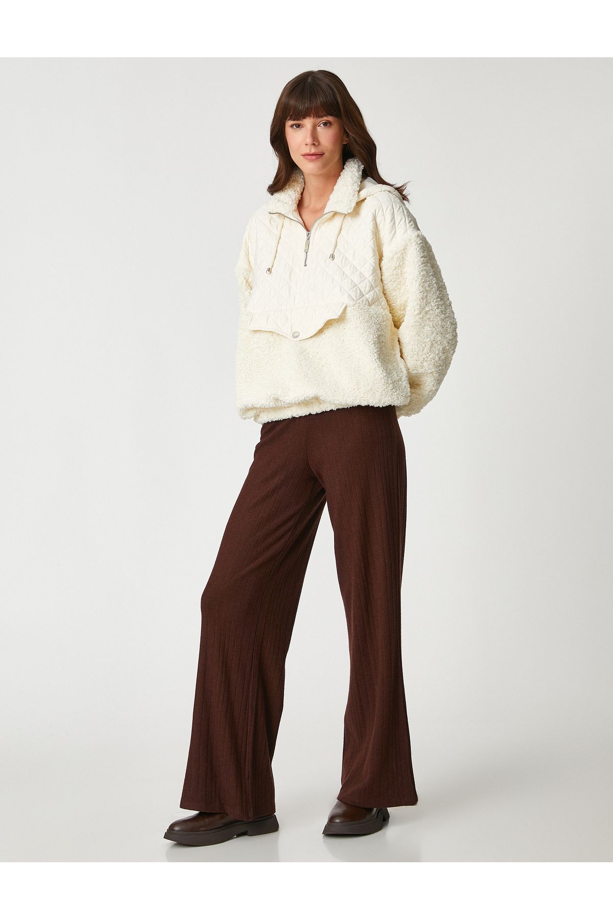 X Şahika Ercümen - Peluş Detaylı Cepli Kapitone Kapüşonlu Sweatshirt X Şahika Ercümen - Peluş Detaylı Cepli Kapitone Kapüşonlu Sweatshirt