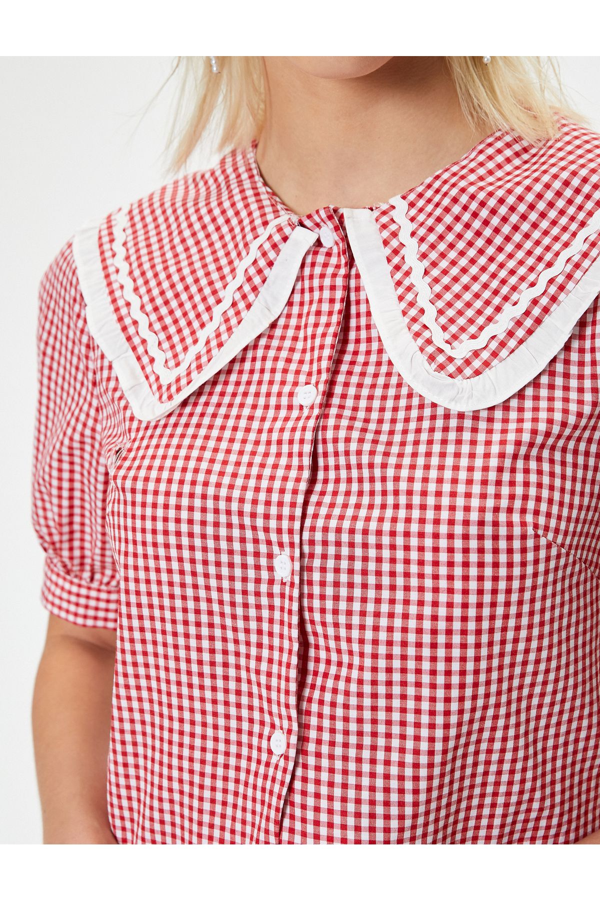 X Tuba Ünsal - Geniş Bebe Yaka Balon Kol Crop Gömlek Pötikareli Işleme Detaylı X Tuba Ünsal - Geniş Bebe Yaka Balon Kol Crop Gömlek Pötikareli Işleme Detaylı