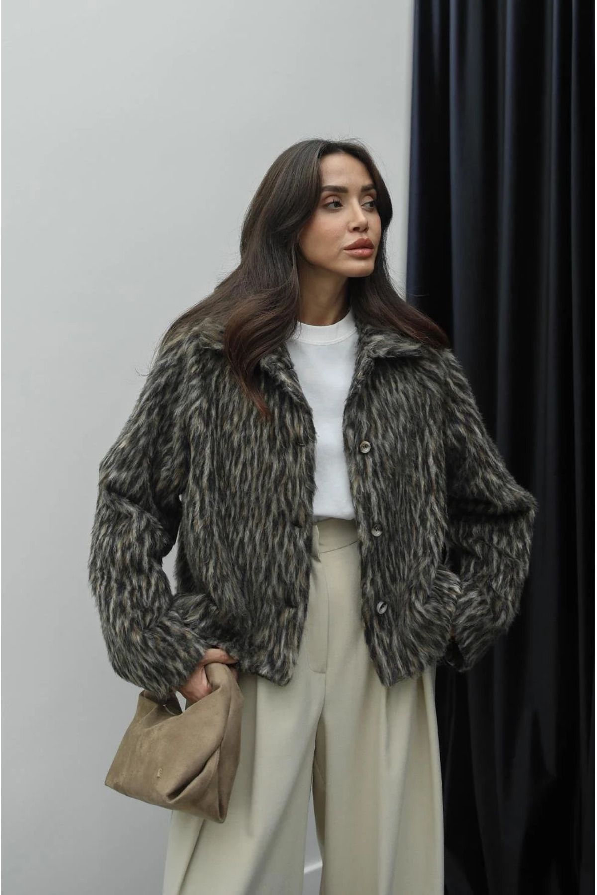 Leopar Desenli Düğmeli Katlı Yakalı Astarlı Kısa Tüylü Ceket Leopar Desenli Düğmeli Katlı Yakalı Astarlı Kısa Tüylü Ceket