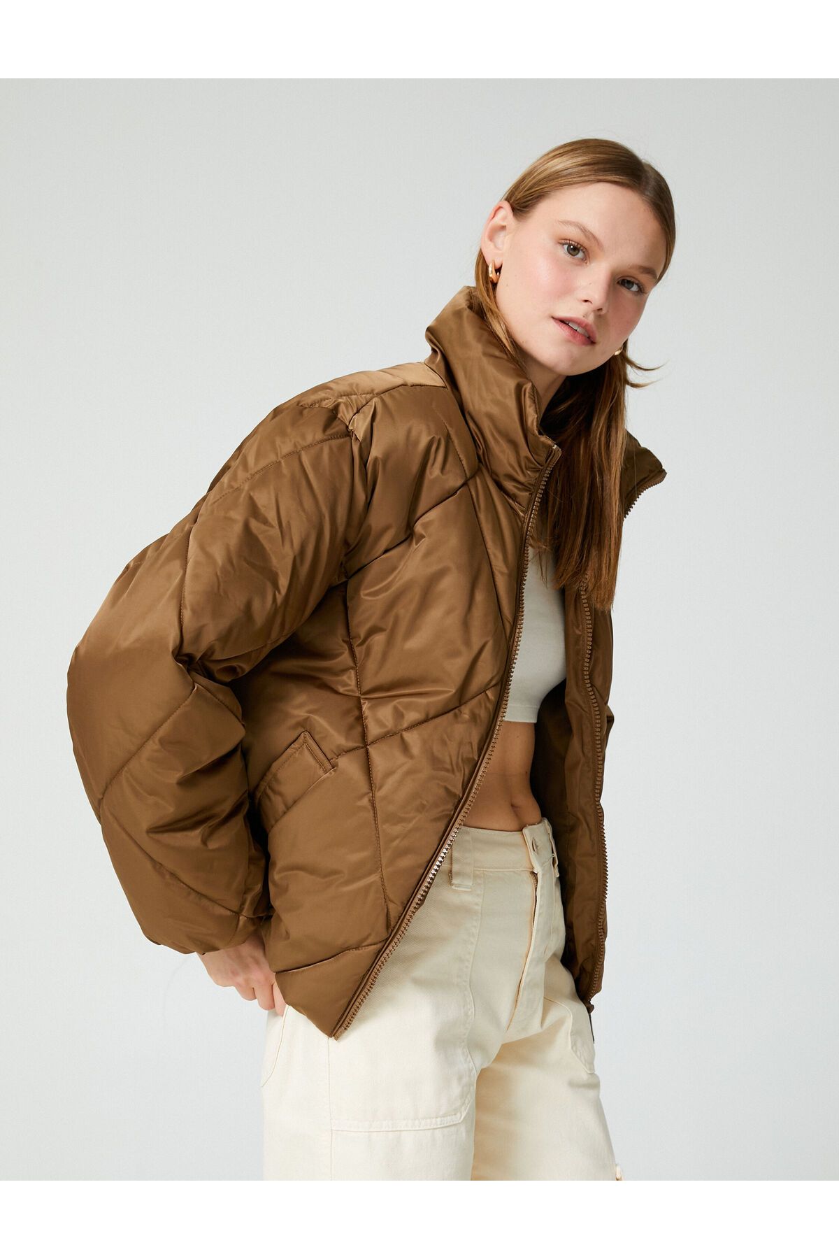 Kapitone Şişme Mont Dik Yaka Fermuarlı Cepli Kapitone Şişme Mont Dik Yaka Fermuarlı Cepli