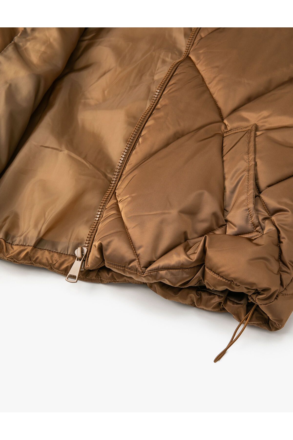 Kapitone Şişme Mont Dik Yaka Fermuarlı Cepli Kapitone Şişme Mont Dik Yaka Fermuarlı Cepli