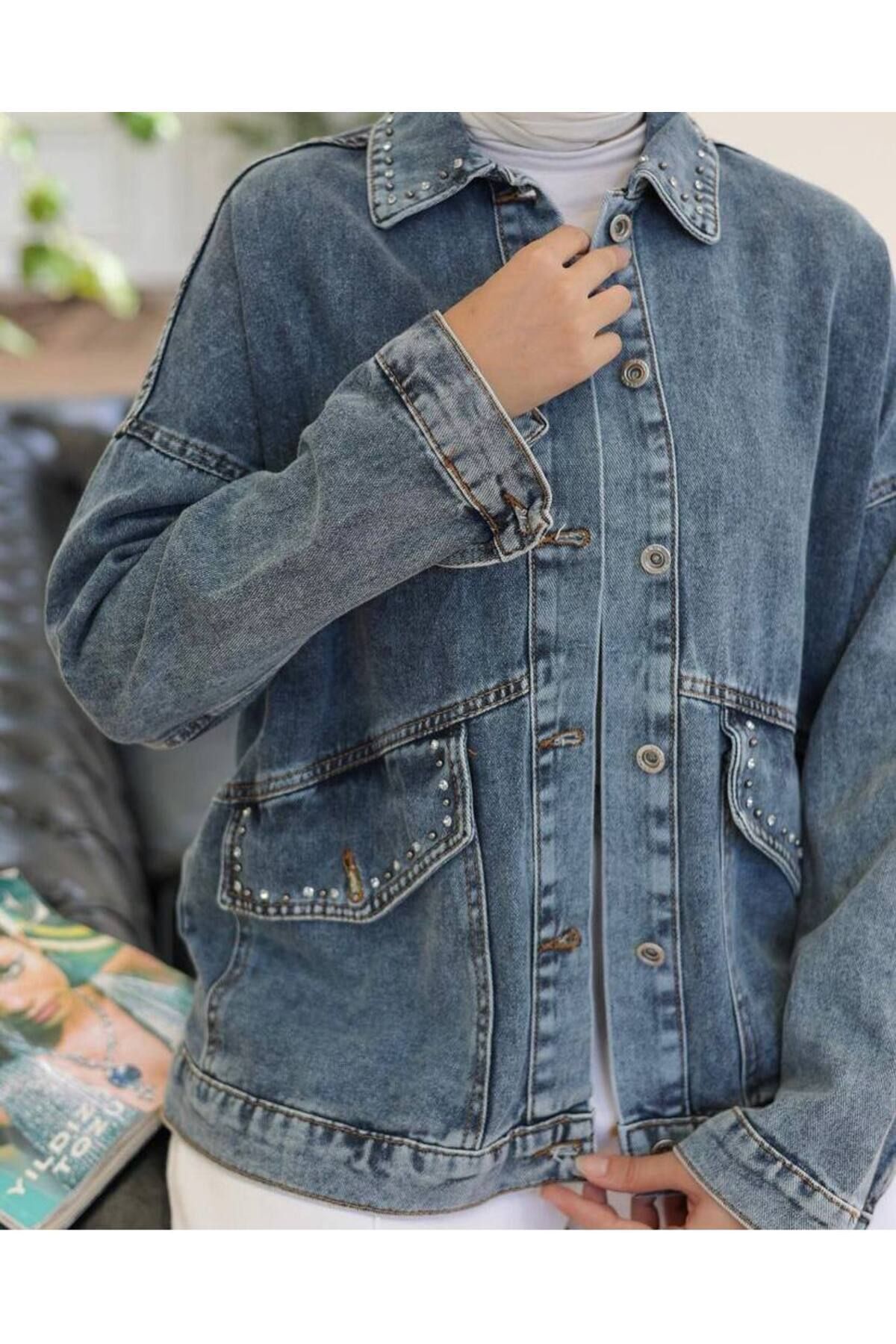 Kadın Cep Yaka Taşlı Düğmeli Oversize Denim Kot Ceket - Koyu Mavi