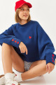 Kadın Bisiklet Yaka Kalp Nakışlı Üç İplik Şardonlu Sweatshirt 60251933