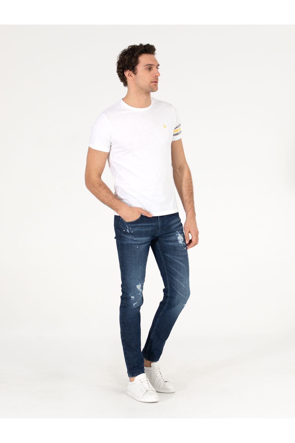 Beyaz Bisiklet Yaka Slim Fit T-Shirt 50269976-VR013