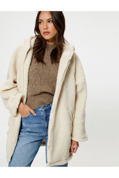 Oversize Uzun Peluş Mont Kapüşonlu Fermuarlı Oversize Uzun Peluş Mont Kapüşonlu Fermuarlı