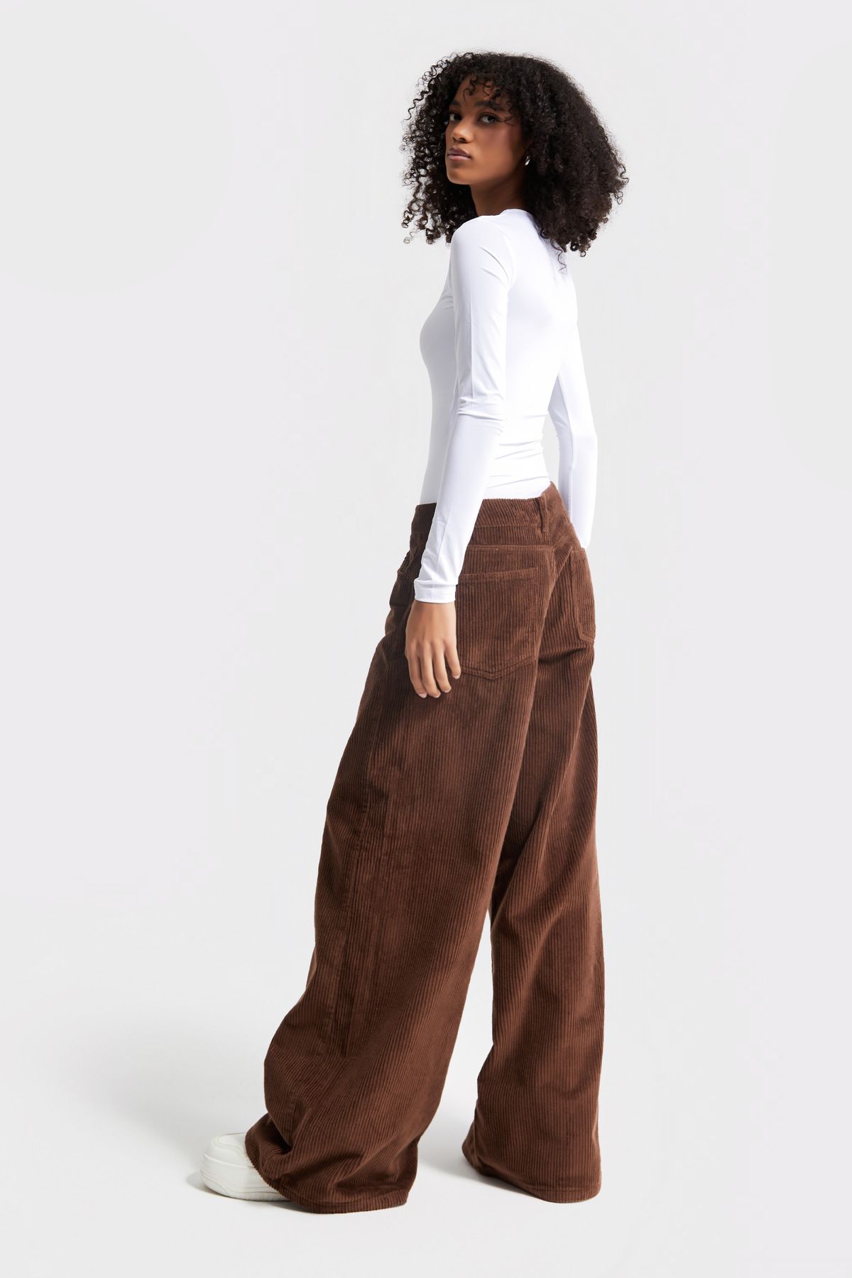 Kadın Taba Renk Kalın Fitilli Kadife Kumaş Palazzo Fit Pantolon Kadın Taba Renk Kalın Fitilli Kadife Kumaş Palazzo Fit Pantolon