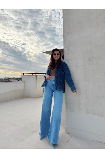V Yaka Düğmeli Denim Ceket V Yaka Düğmeli Denim Ceket