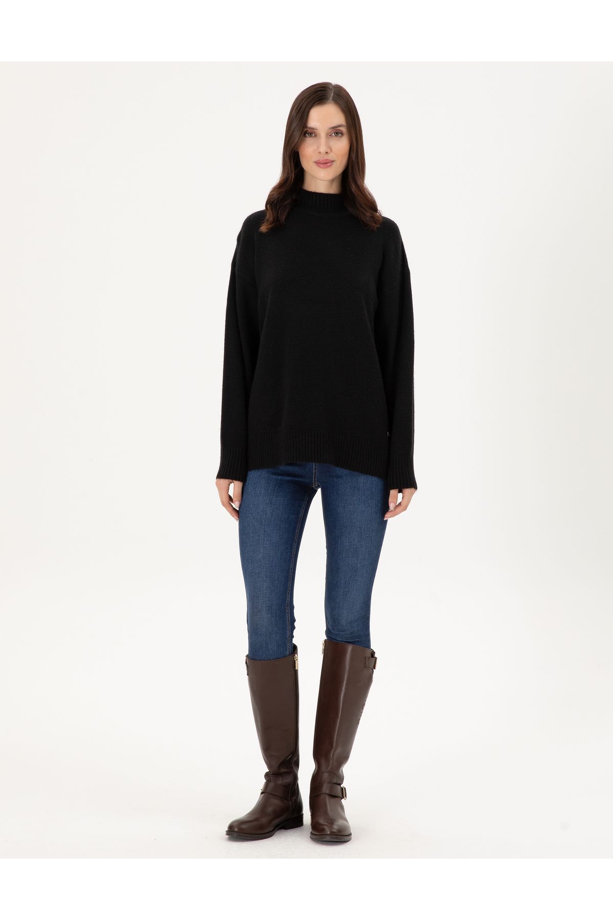 Siyah Oversize Yarım Balıkçı Kazak 50301841-VR046 Siyah Oversize Yarım Balıkçı Kazak 50301841-VR046