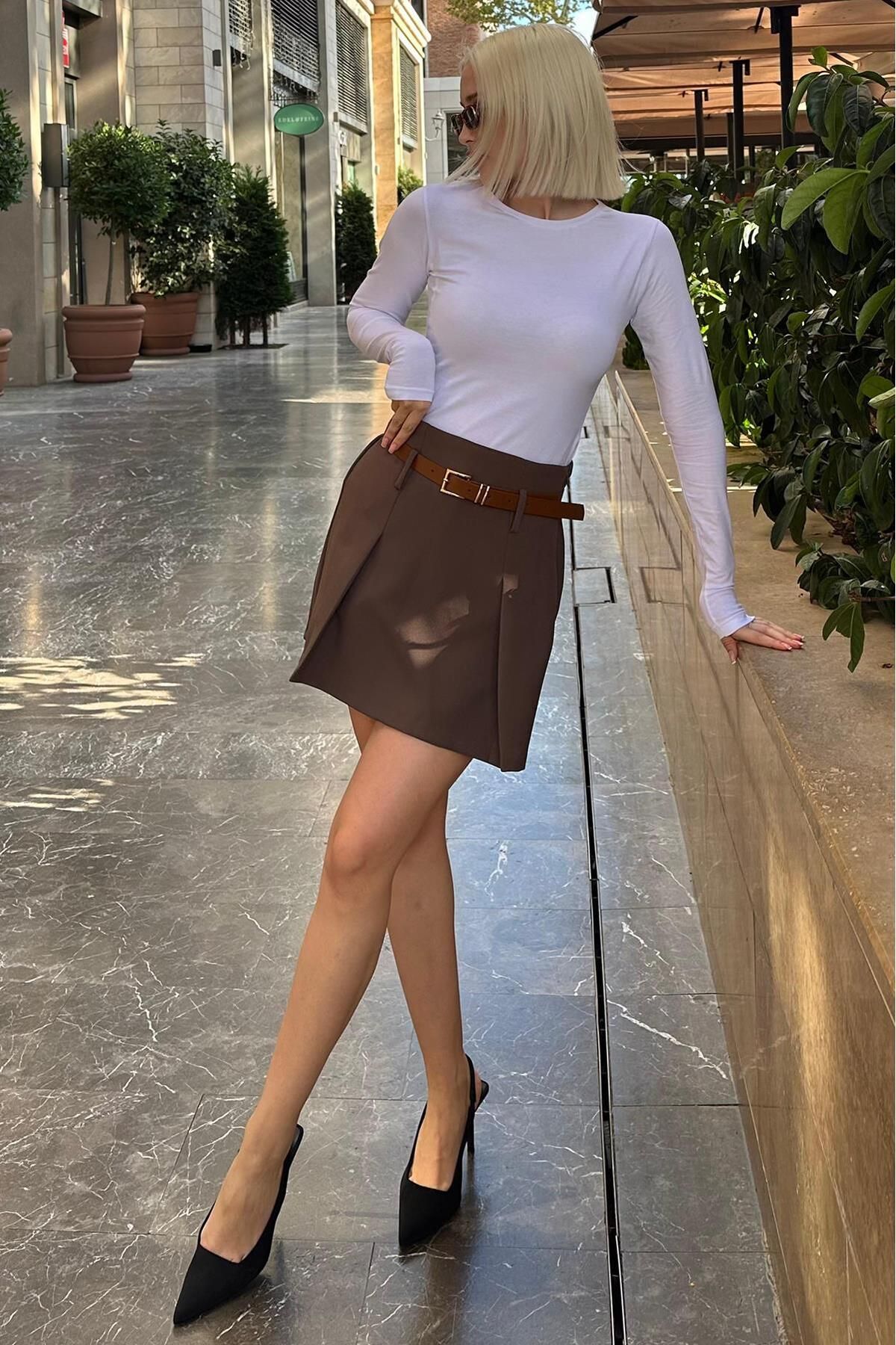 Kahverengi Pileli Kemerli Şortlu Kadın Etek MG2247 Kahverengi Pileli Kemerli Şortlu Kadın Etek MG2247