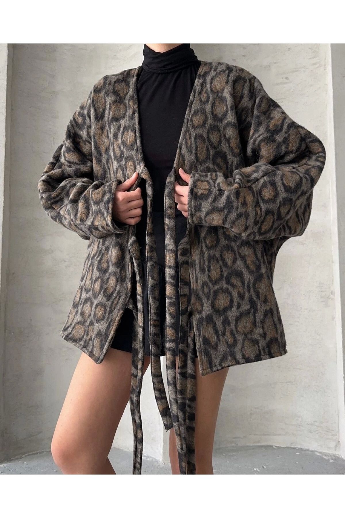 Üç Bağlamalı Leoparlı Kaşe Ceket - Füme ( ÖS ) Üç Bağlamalı Leoparlı Kaşe Ceket - Füme ( ÖS )