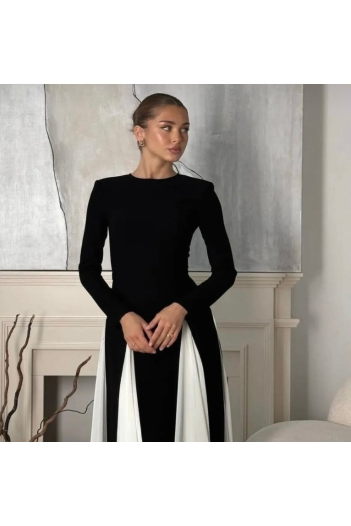 KADIN SİYAH BEYAZ PRENSES MODEL  ETEĞİ VOLANLI UZUN ELBİSE KADIN SİYAH BEYAZ PRENSES MODEL  ETEĞİ VOLANLI UZUN ELBİSE