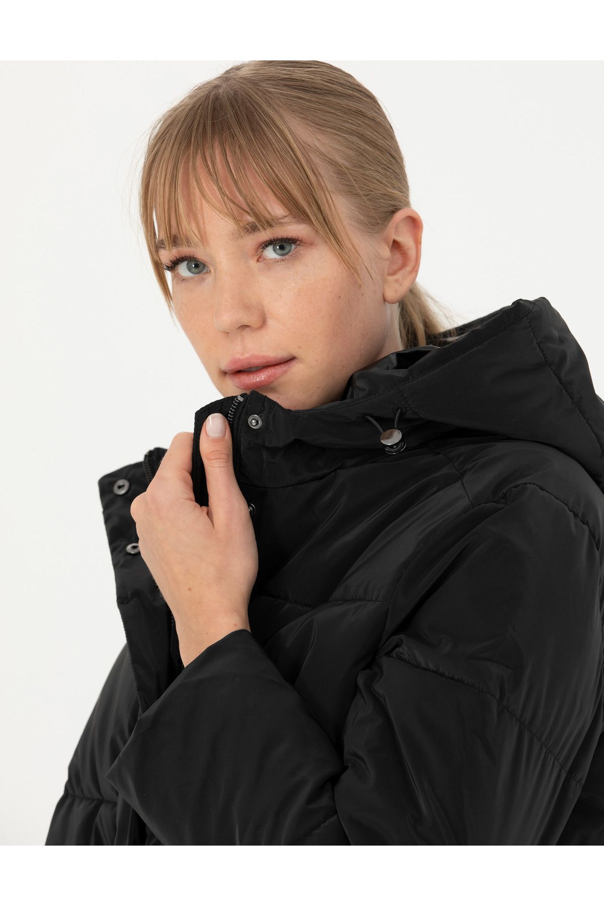 Siyah Kapüşonlu Bomber Mont 50272224-VR046 Siyah Kapüşonlu Bomber Mont 50272224-VR046