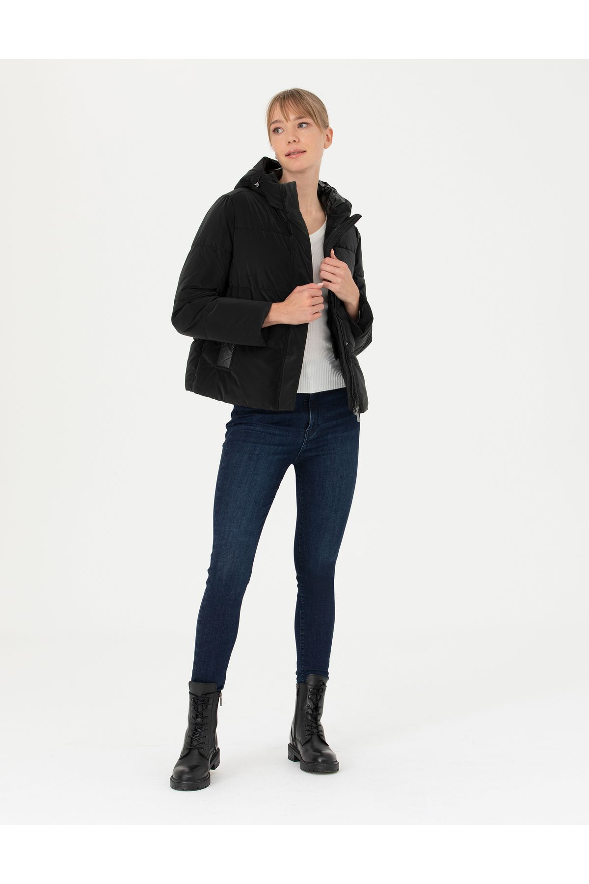 Siyah Kapüşonlu Bomber Mont 50272224-VR046 Siyah Kapüşonlu Bomber Mont 50272224-VR046