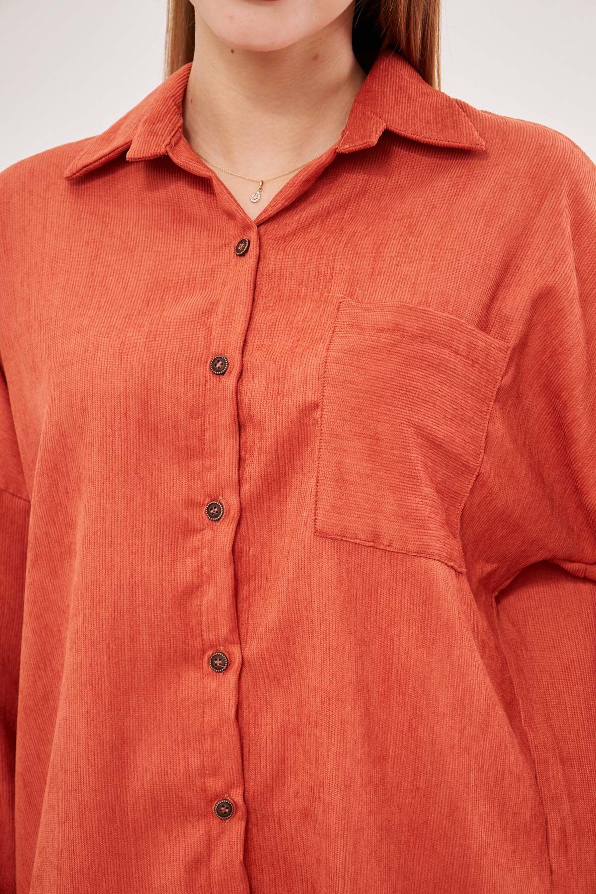 Kadın Somon Cepli Oversize İnce Fitilli Kadife Gömlek ARM-24K001076 Kadın Somon Cepli Oversize İnce Fitilli Kadife Gömlek ARM-24K001076
